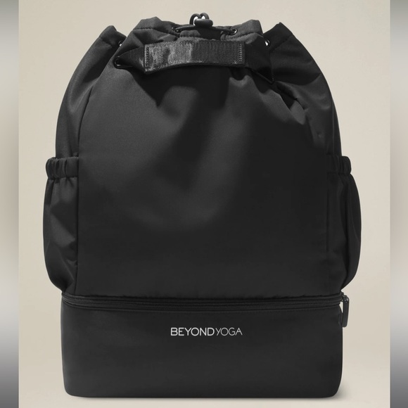 Beyond Yoga Handbags - 🖤🆕🖤 Beyond Yoga Convertible Gym Bag